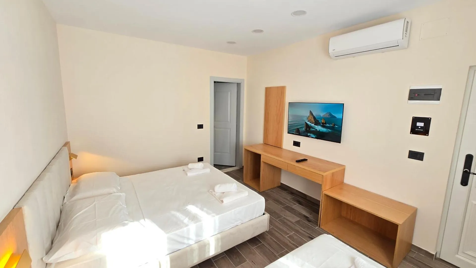 Azure Hotel Dhërmi