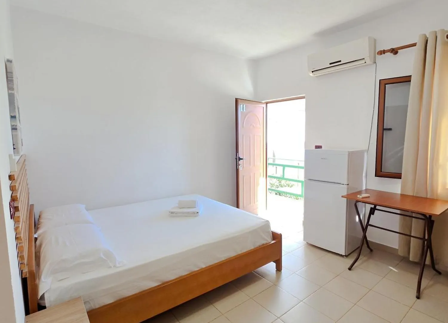 Azure Hotel Dhërmi