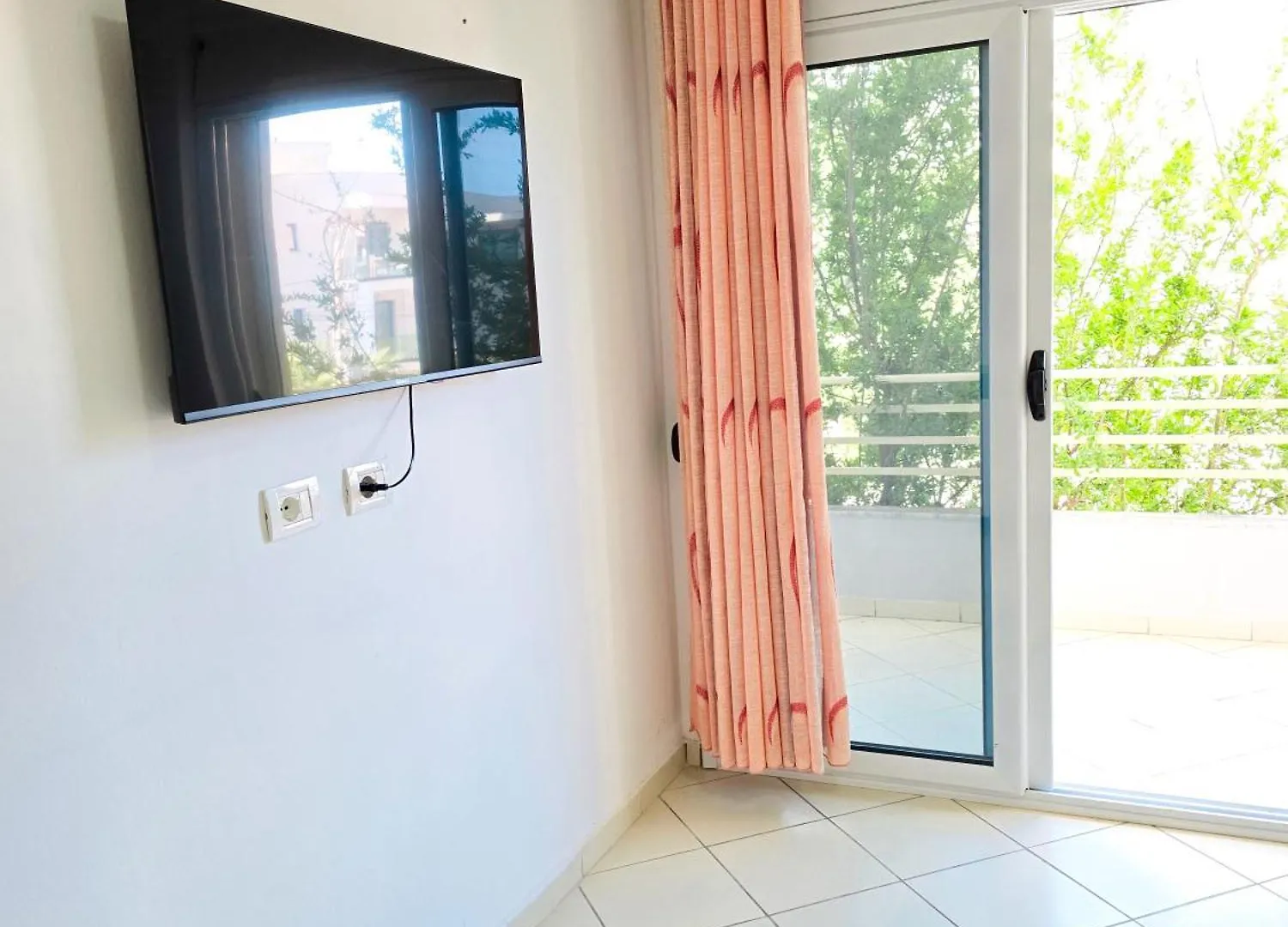 Azure Hotel Dhermi