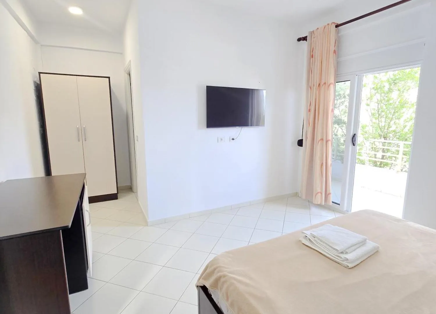 Azure Hotel Dhermi