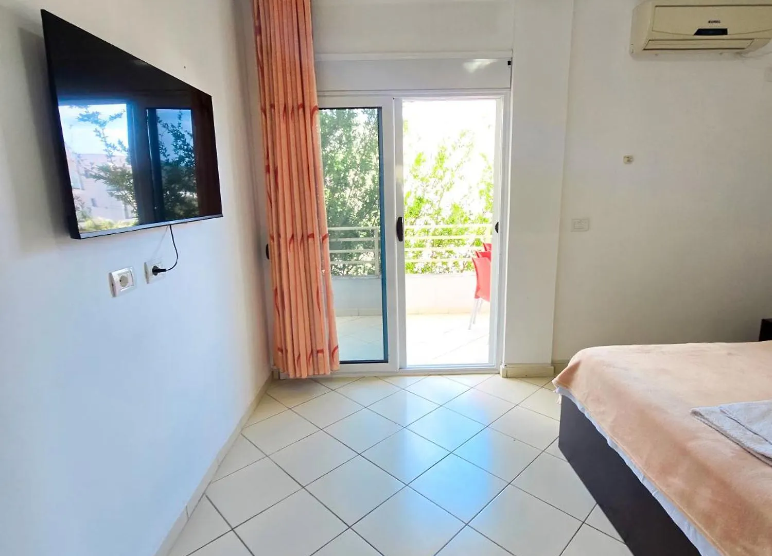 Azure Hotel Dhermi 3*,